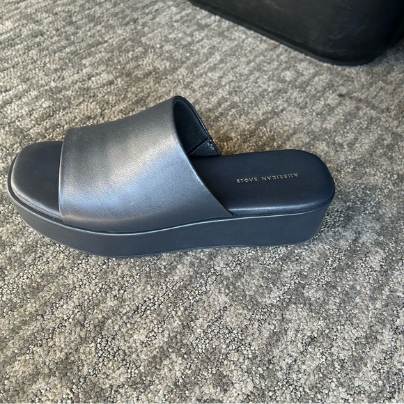 American Eagle Platform Sandals - Picture 3 of 3